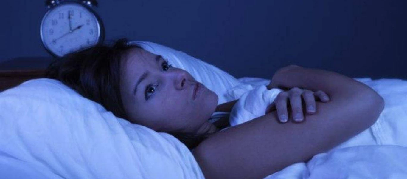 Καλύτερα να τις αποφεύγετε: Οι 6+1 τροφές που «μπλοκάρουν» τον ύπνο σας